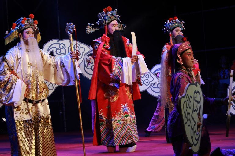 傳統布袋戲、歌仔戲，何處覓芳蹤？